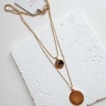 Dviejų eilių kaklo papuošalas