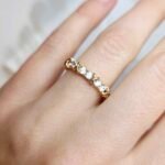 Žiedas (dydis reguliuojamas).