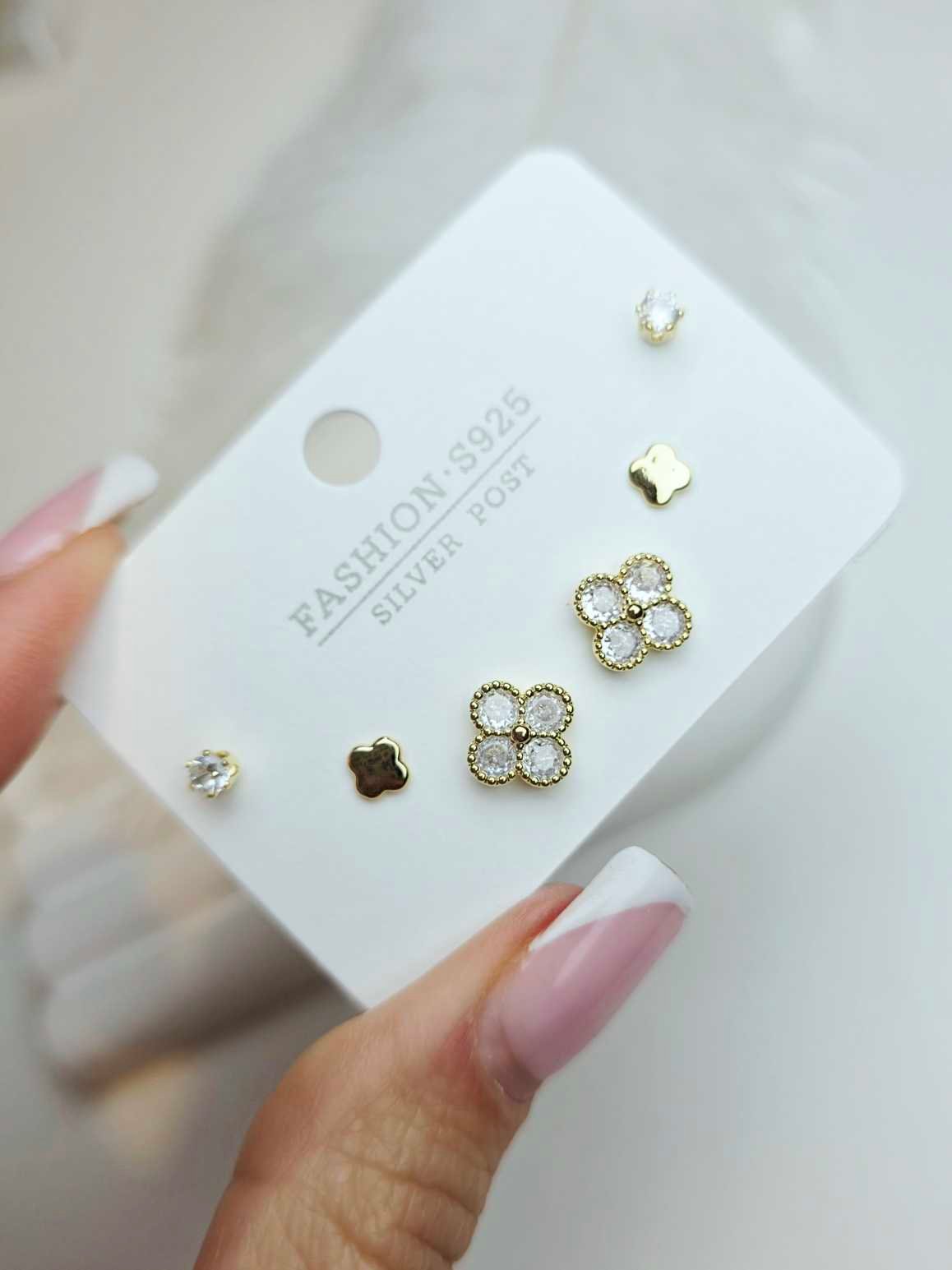 IMG_COM_202512111711443311 Auskarų komplektas - Image 1