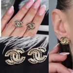 Auskarai (1,1cm.ilgis).